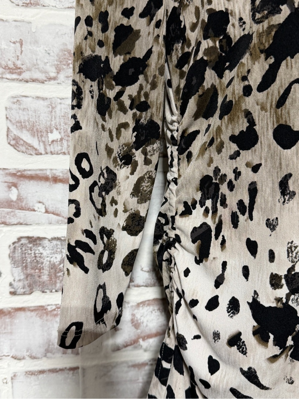 Vince Camuto Black and Taupe Animal Print Blouse women’s medium - Picture 4 of 7